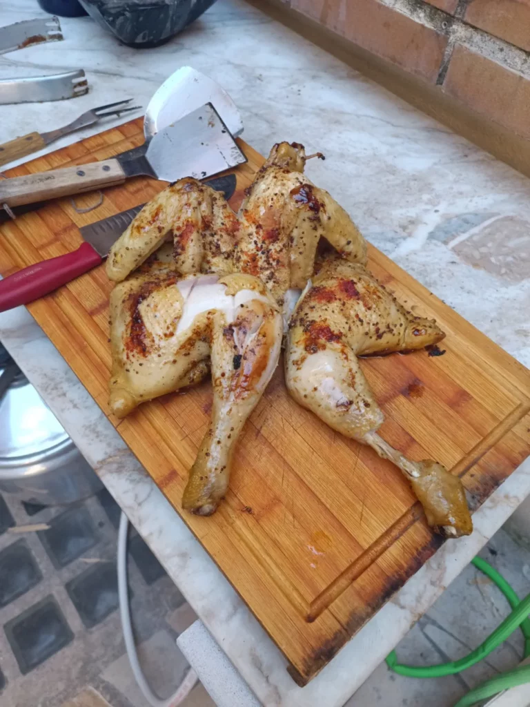 Poulet en crapaudine sur la fonte